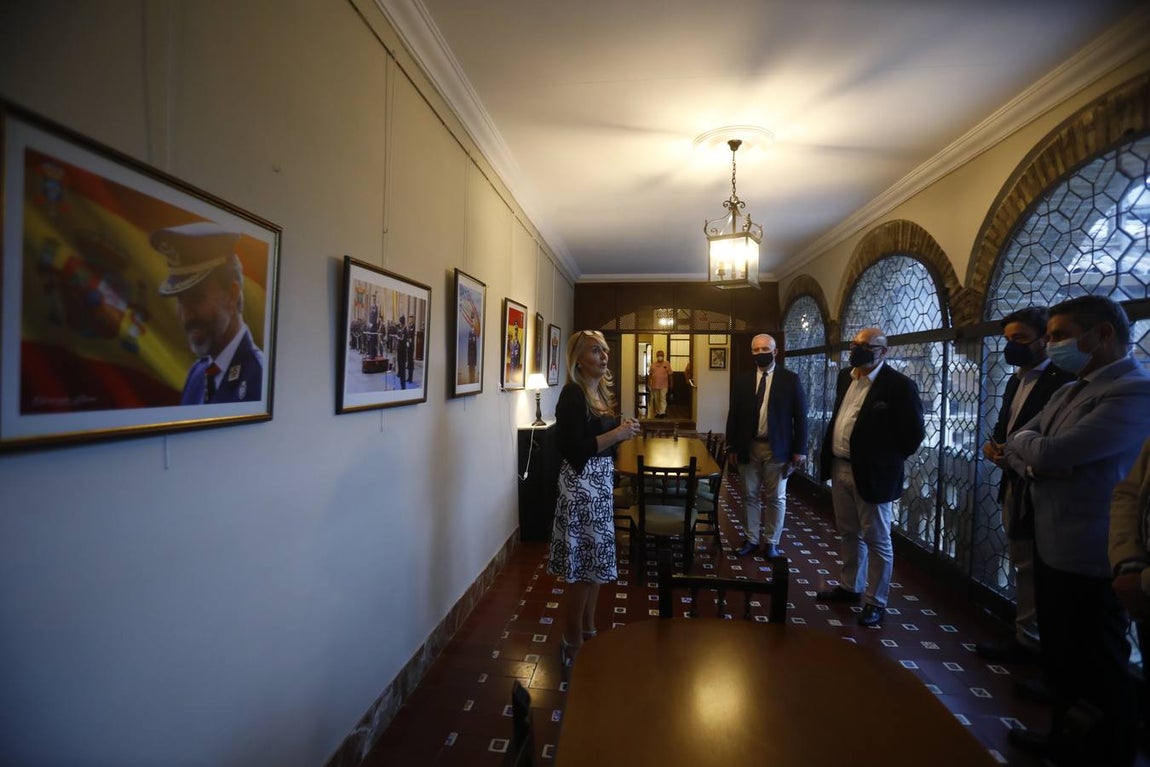 La exposición del Rey Felipe VI en el Círculo de la Amistad de Córdoba, en imágenes