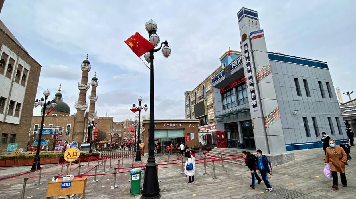 Uigures bajo vigilancia en Xinjiang