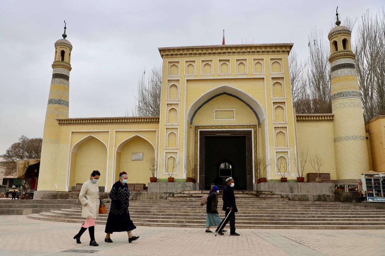 La bella mezquita de Id Kah en Kashgar es la más famosa de Xinjiang, pero pocos fieles acuden a rezar a ella por la represión del régimen chino sobre los uigures. 