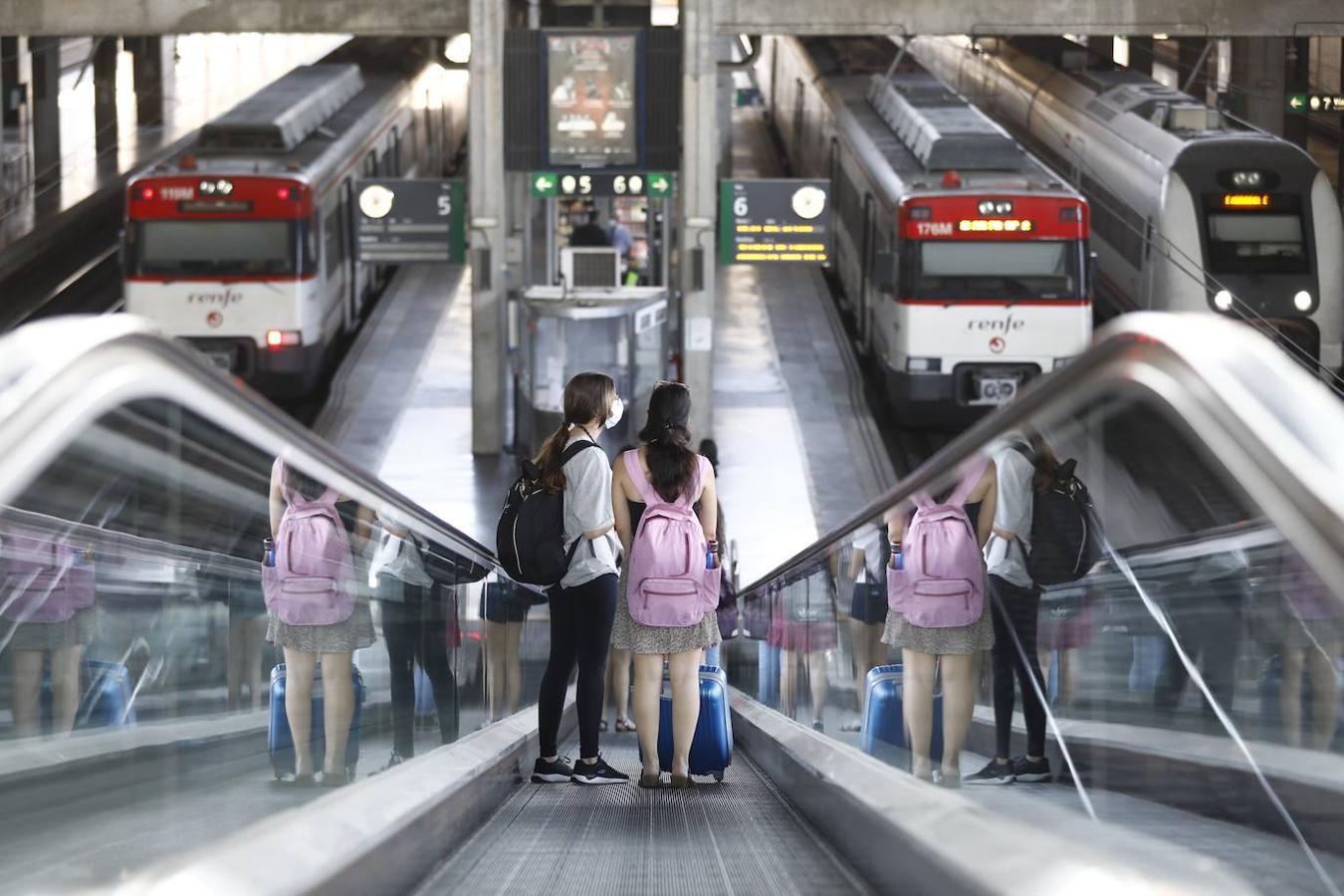 El regreso de los viajeros a la estación de AVE de Córdoba, en imágenes