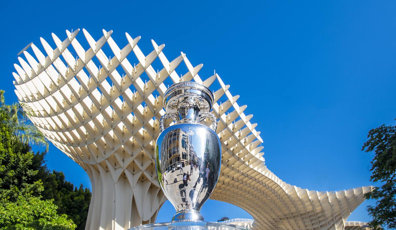 La Eurocopa se pasea por Sevilla