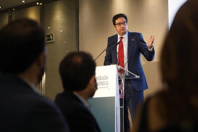 En imágenes, el presidente de Paradores, en la Mirada Económica de ABC Córdoba