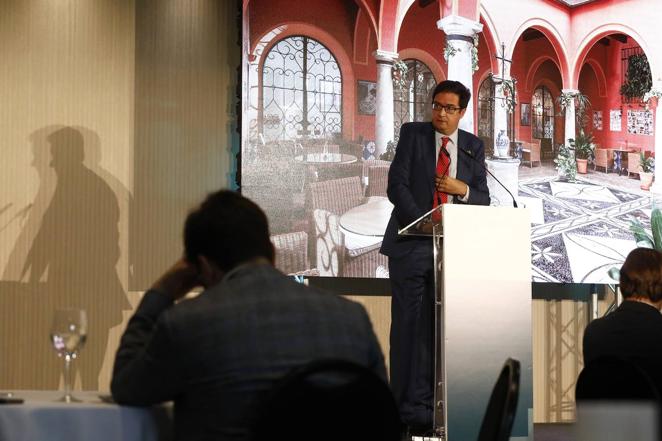 En imágenes, el presidente de Paradores, en la Mirada Económica de ABC Córdoba