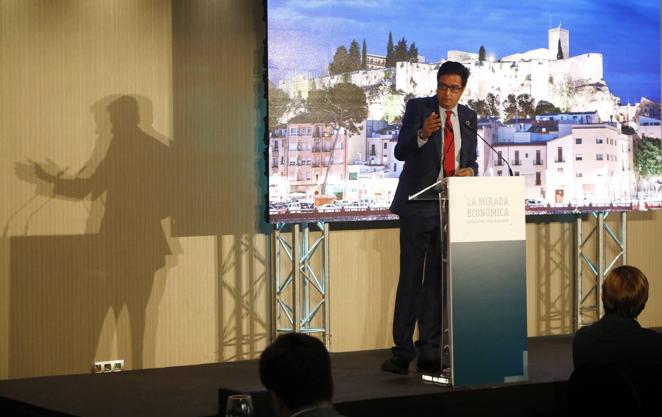 En imágenes, el presidente de Paradores, en la Mirada Económica de ABC Córdoba