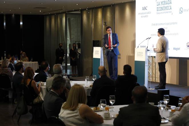 En imágenes, el presidente de Paradores, en la Mirada Económica de ABC Córdoba