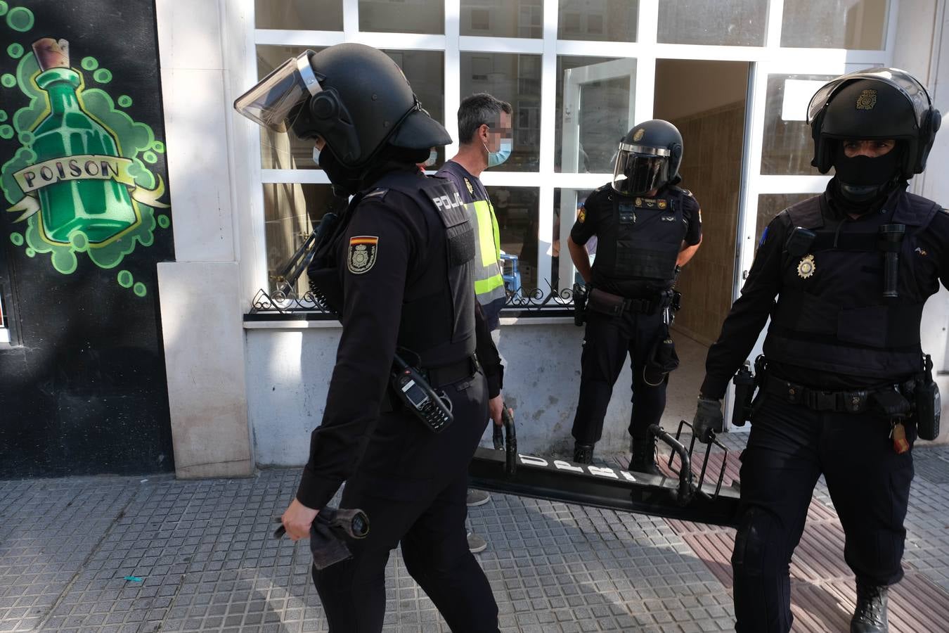 Fotos: Operación policial en Puntales y el Cerro del Moro contra el tráfico de hachís en Cádiz