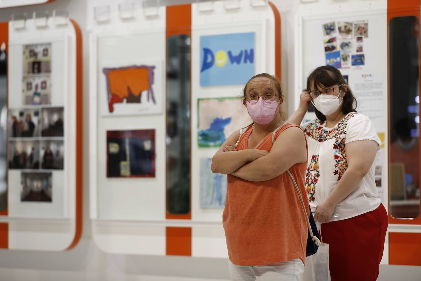 La exposición de Down Córdoba en el centro comercial La Sierra, en imágenes