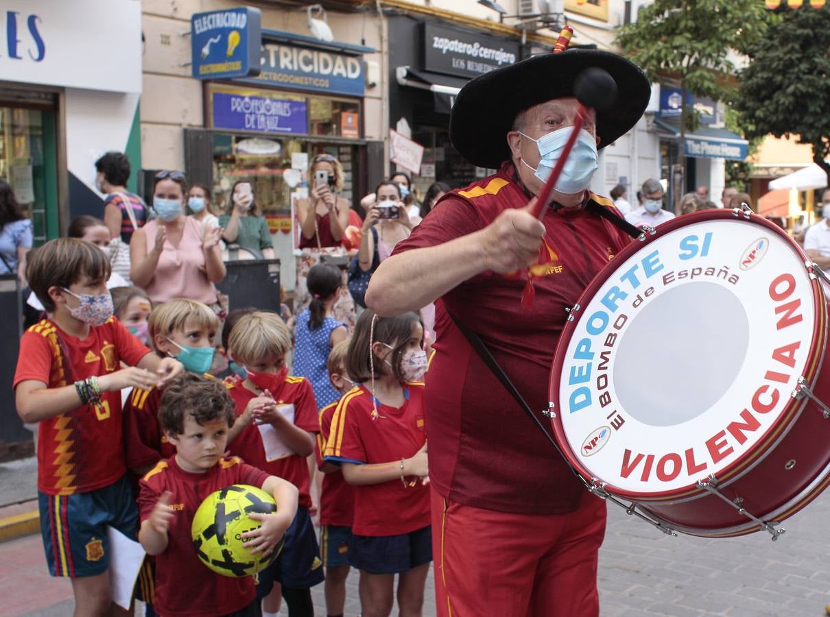 Eurocopa 2021: Manolo el del Bombo calienta motores en Sevilla