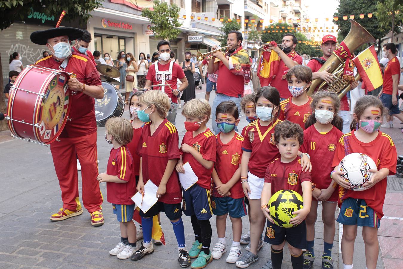 Eurocopa 2021: Manolo el del Bombo calienta motores en Sevilla