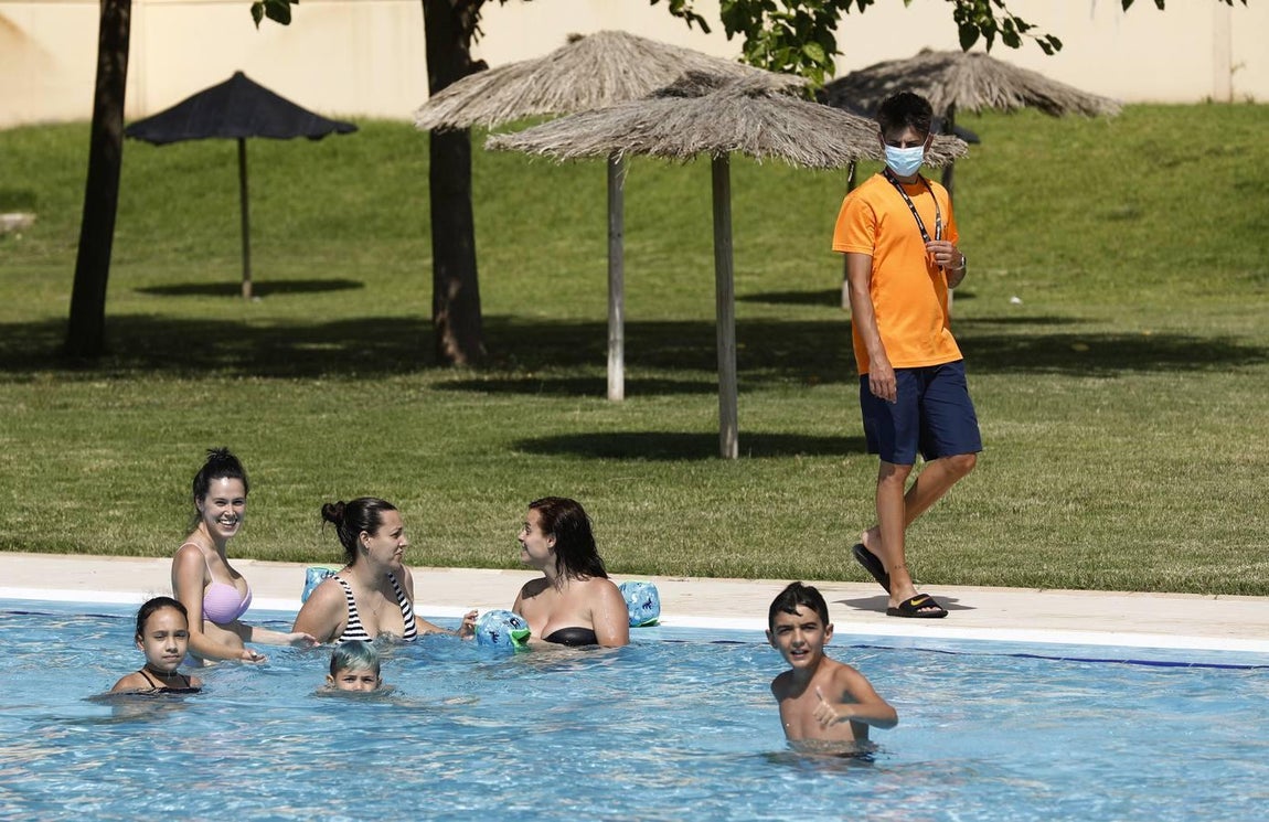La piscina de la calle Marbella de Córdoba, en imágenes