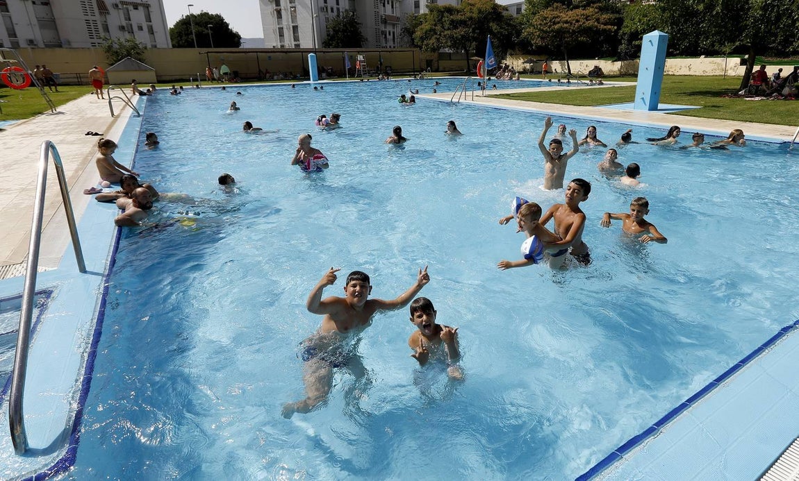 La piscina de la calle Marbella de Córdoba, en imágenes