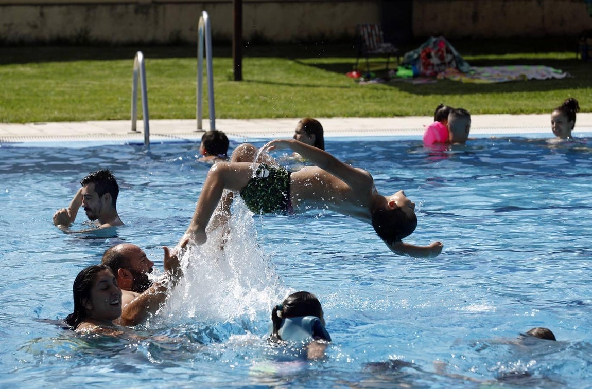 La piscina de la calle Marbella de Córdoba, en imágenes