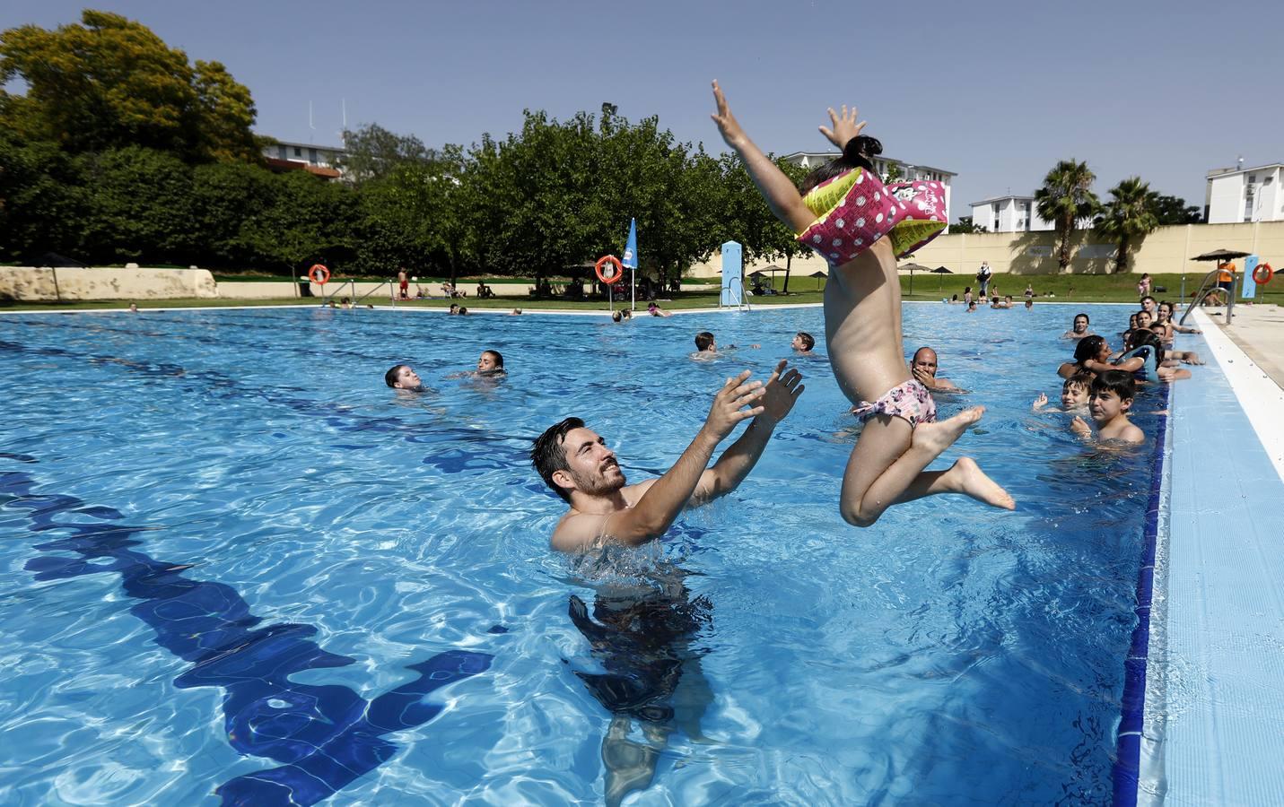 La piscina de la calle Marbella de Córdoba, en imágenes