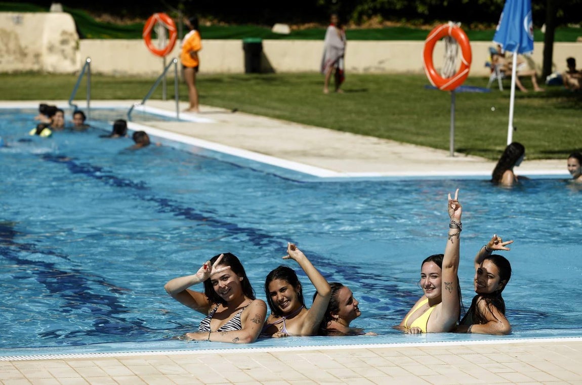 La piscina de la calle Marbella de Córdoba, en imágenes