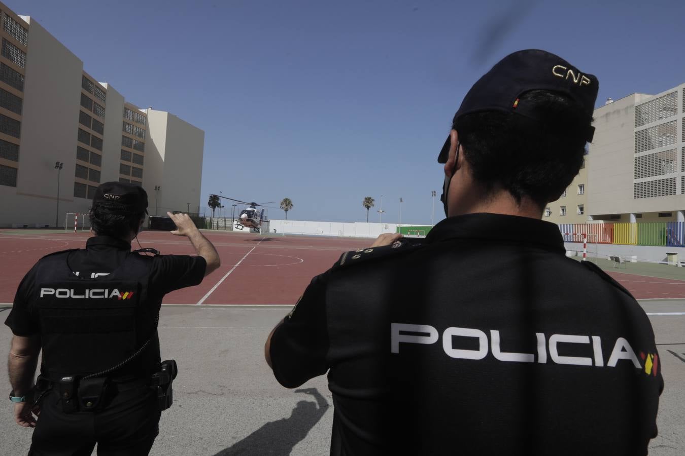 Fotos: La clase magistral de la Policía en el colegio San José-Esclavas de Cádiz