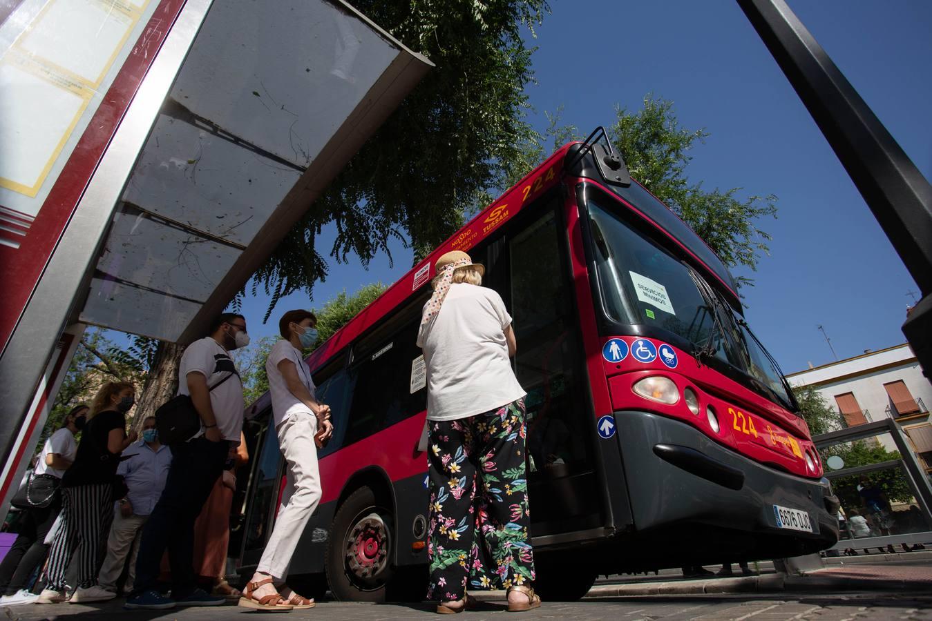 La huelga de Tussam en Sevilla apenas afecta a los usuarios: algunas colas y esperas un poco más largas