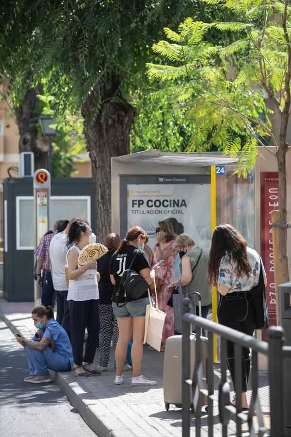 La huelga de Tussam en Sevilla apenas afecta a los usuarios: algunas colas y esperas un poco más largas