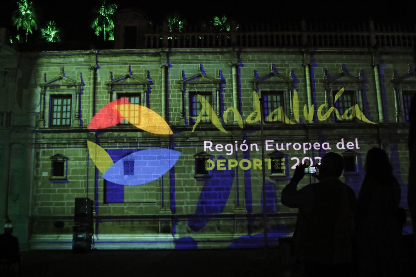 Eurocopa en Sevilla: espectáculo nocturno de luces de norte a sur de la ciudad