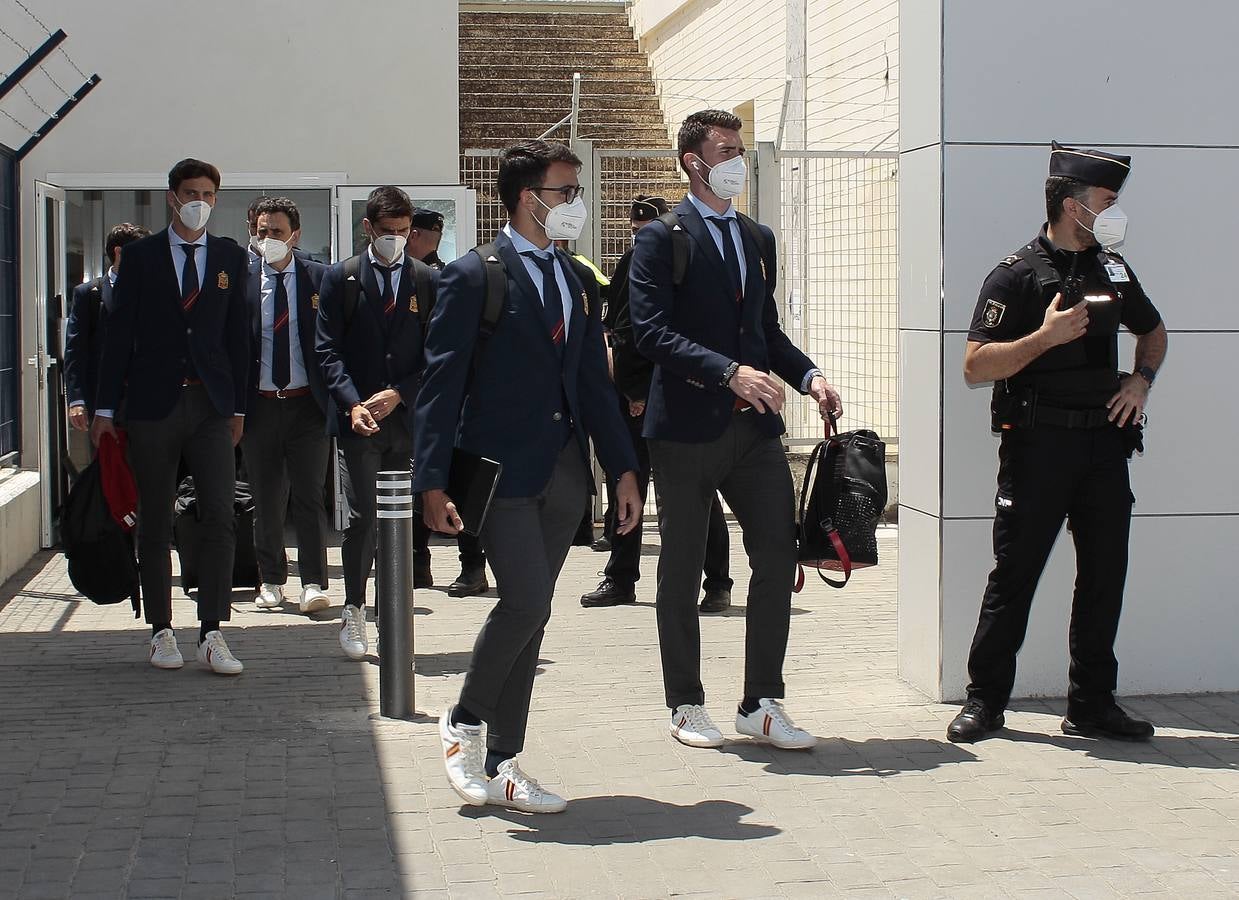 La selección española a su llegada en el aeropuerto de San Pablo