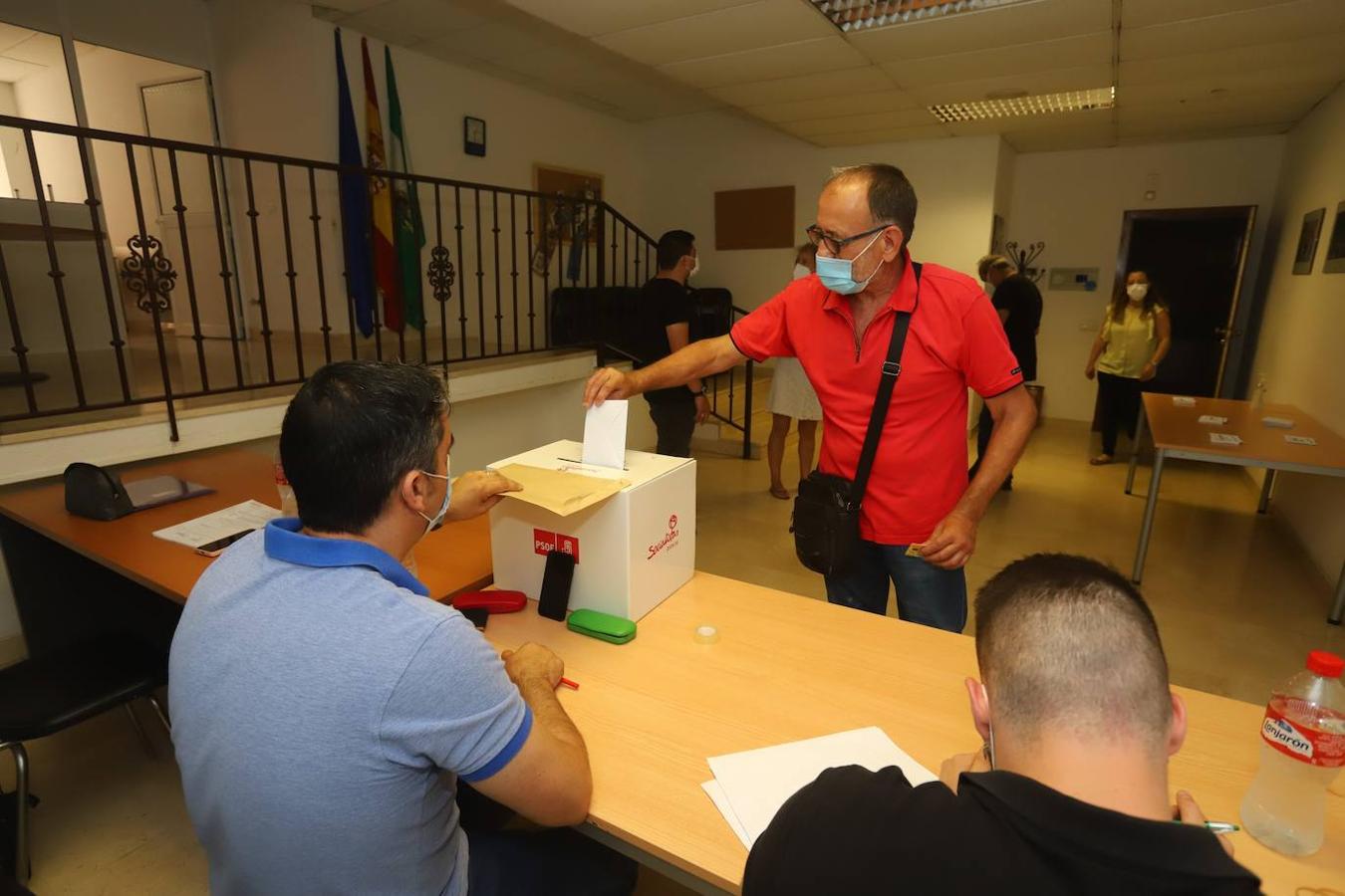 La votación de las primarias del PSOE de Andalucía en Córdoba, en imágenes