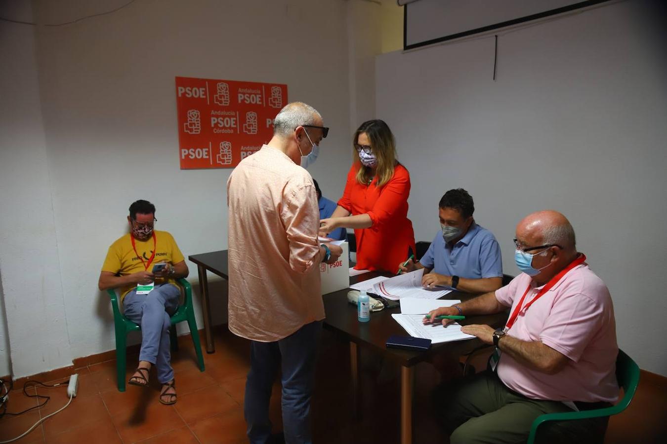 La votación de las primarias del PSOE de Andalucía en Córdoba, en imágenes