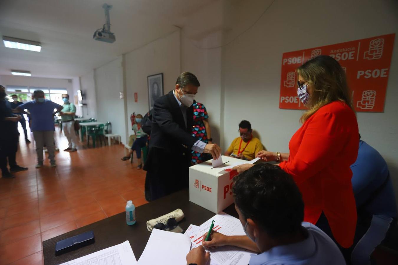 La votación de las primarias del PSOE de Andalucía en Córdoba, en imágenes