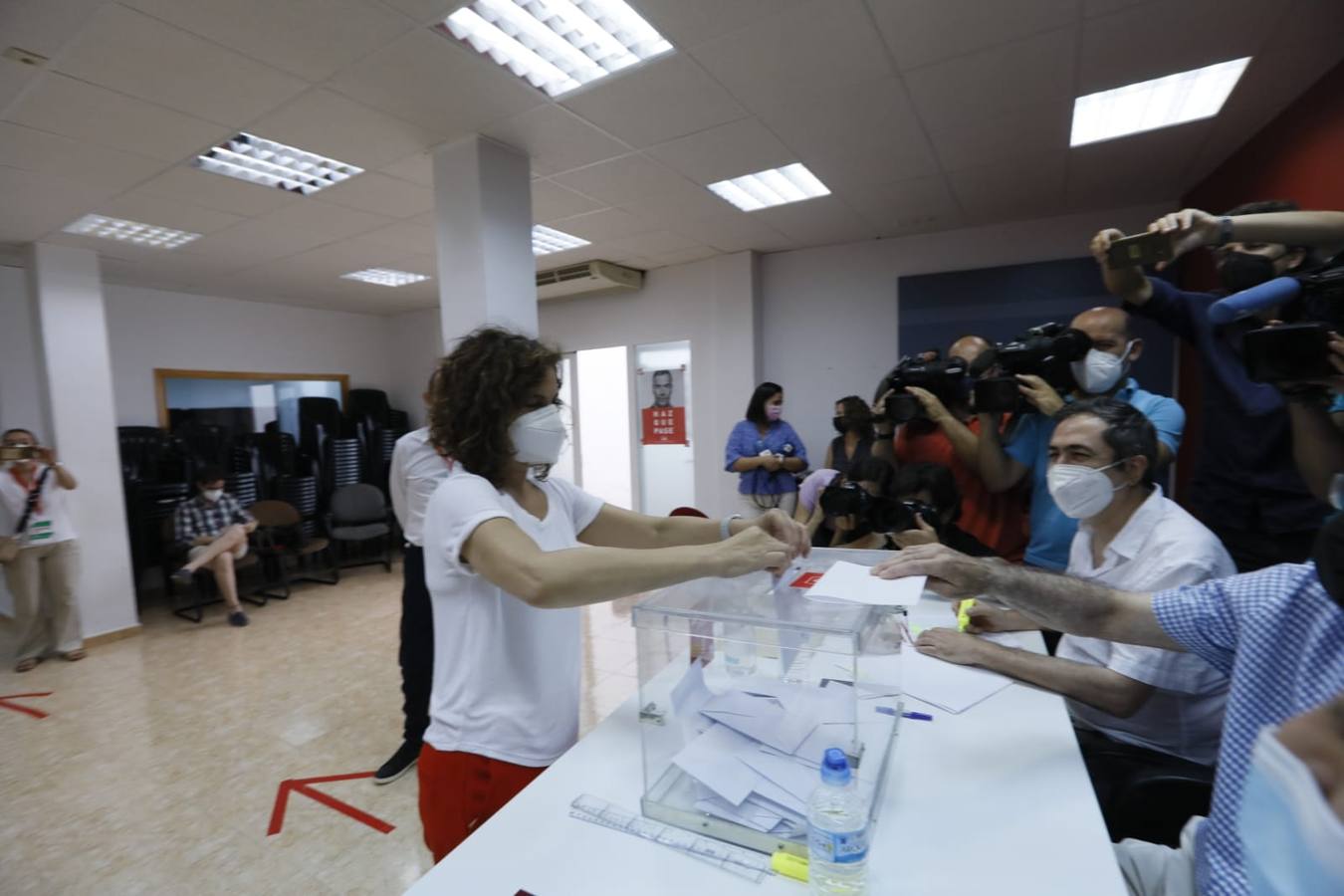 En imágenes, candidatos y militantes votan en las primarias del PSOE Andalucía en Sevilla