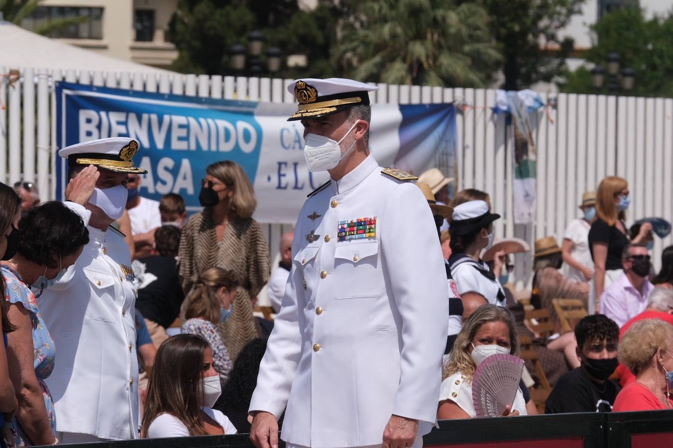 FOTOS: Así ha sido el recibimiento en Cádiz al Juan Sebastián de Elcano