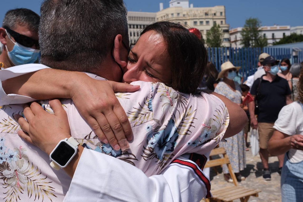 FOTOS: Así ha sido el recibimiento en Cádiz al Juan Sebastián de Elcano