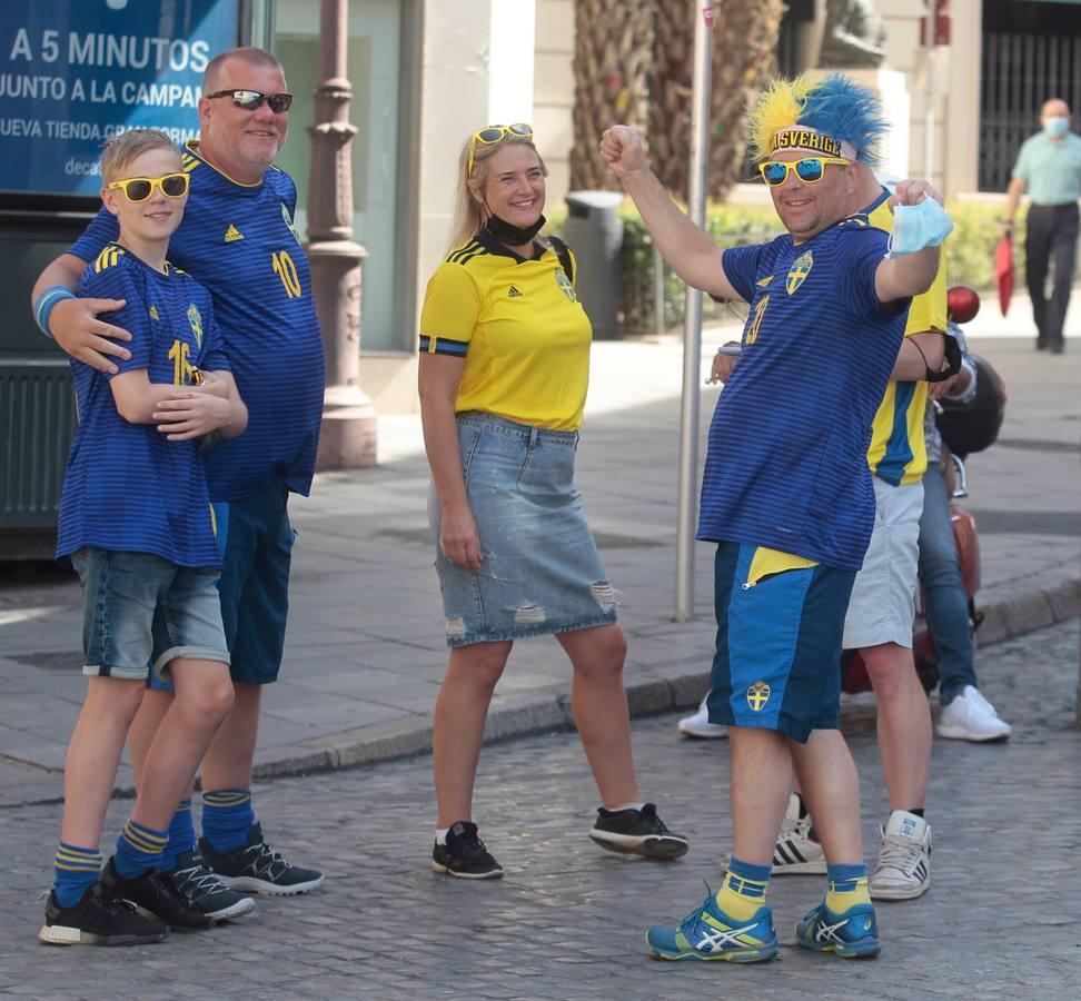 Eurocopa 2020 en Sevilla: calor y ganas de fiesta entre los aficionados de España y Suecia