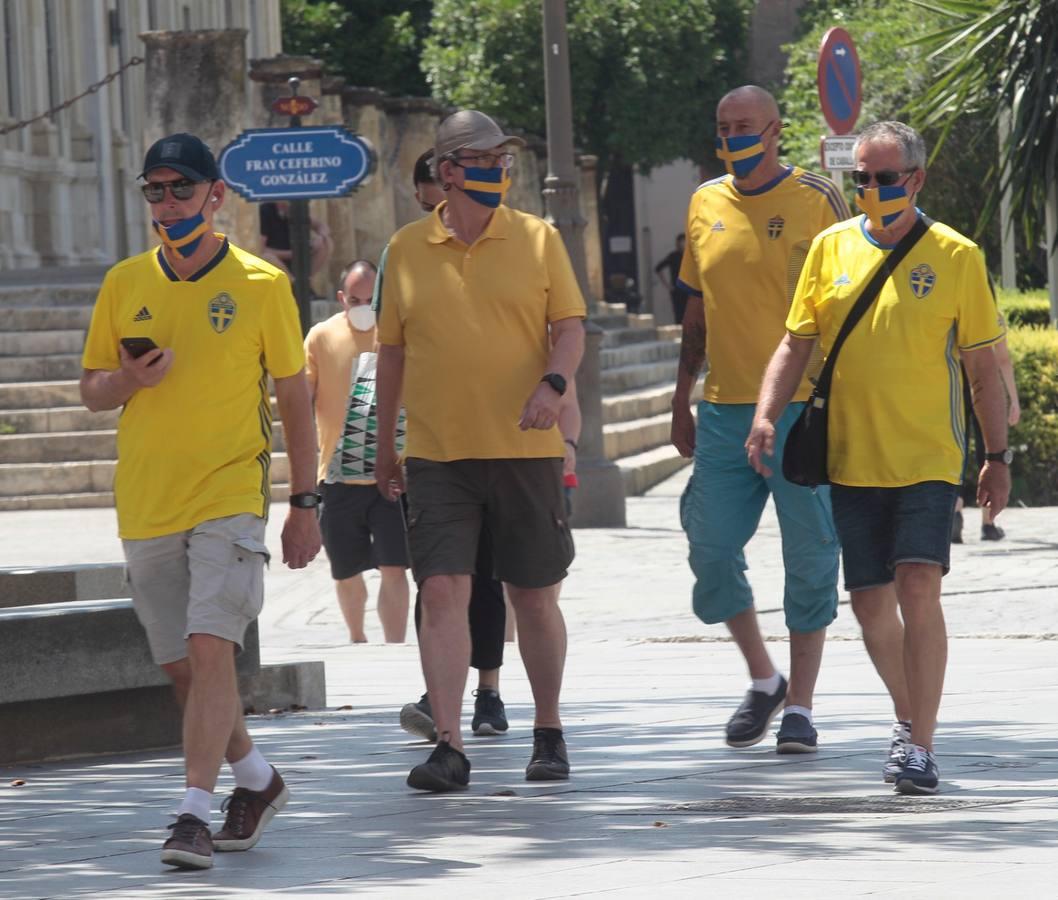 Eurocopa 2020 en Sevilla: calor y ganas de fiesta entre los aficionados de España y Suecia