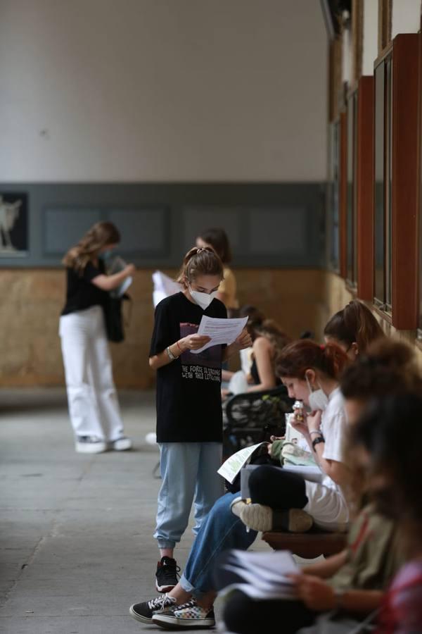 Selectividad 2021: Nervios y tensión en la primera jornada en la Universidad de Sevilla