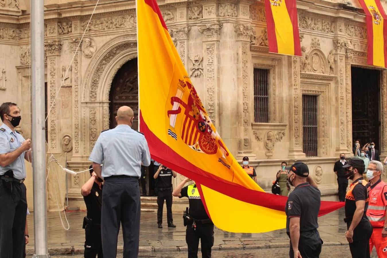 En imágenes, homenaje a la bandera en Sevilla por el centenario de la creación de la base de Tablada