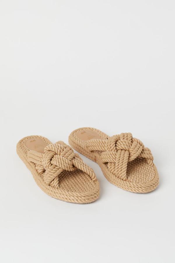 H&amp;M. Sandalias con tiras trenzadas de tela, entrelazadas delante (19,99€)