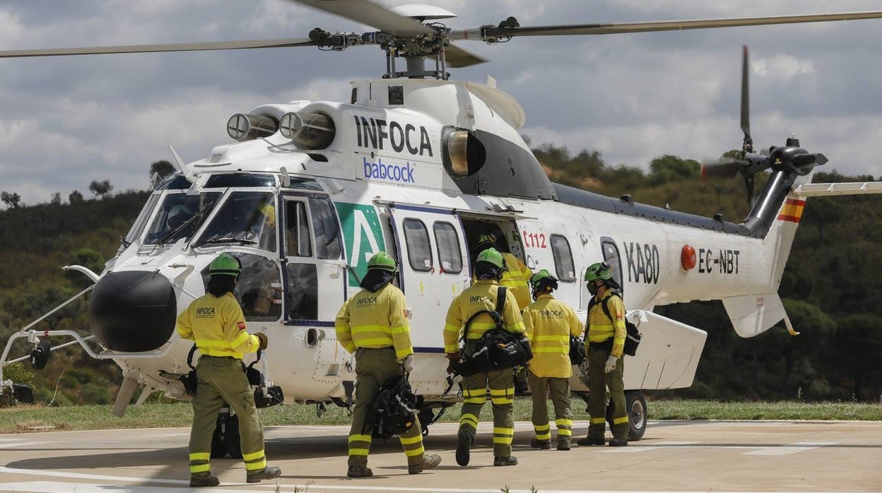 Los helicópteros Súper Puma, preparados contra el fuego