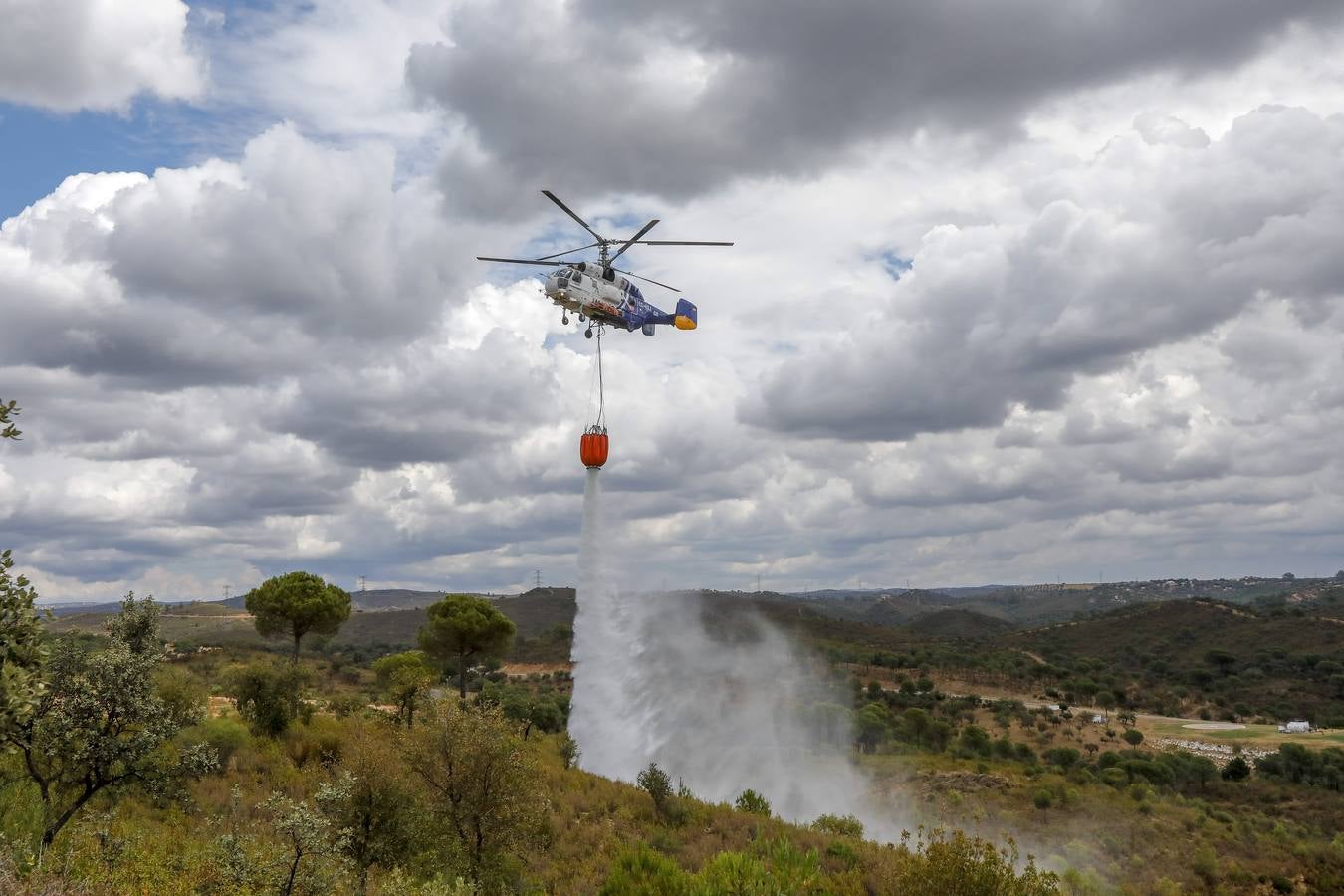 Los helicópteros Súper Puma, preparados contra el fuego