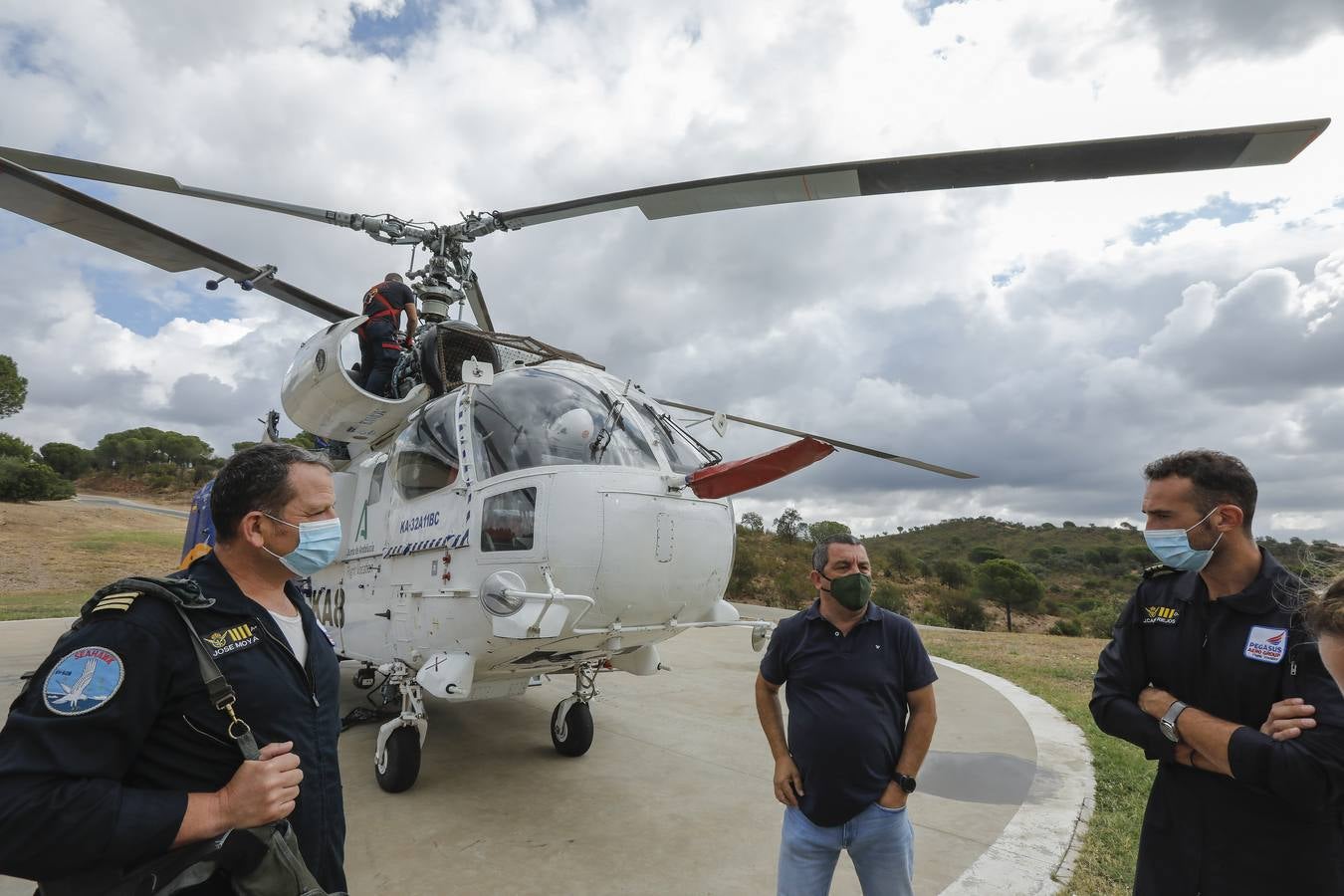 Los helicópteros Súper Puma, preparados contra el fuego