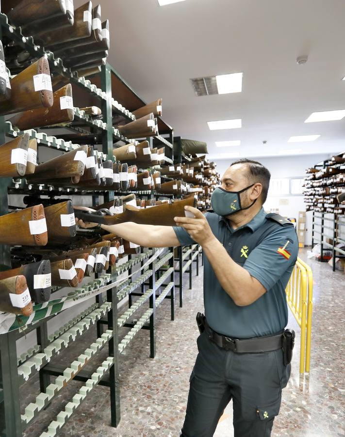 En imágenes, las armas más raras que sobreviven en el depósito de la Guardia Civil de Sevilla