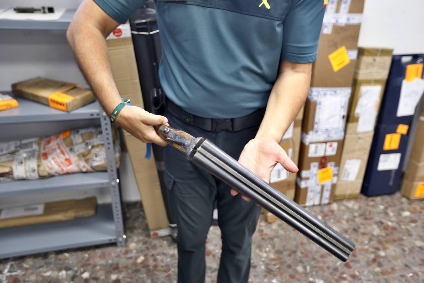 En imágenes, las armas más raras que sobreviven en el depósito de la Guardia Civil de Sevilla