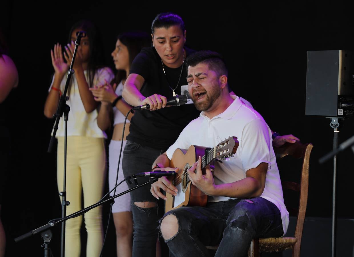 Emilio Fernández de los Santos, 'Caracafé', recibe es homenajeado en la Factoría Cultural del Polígono Sur.