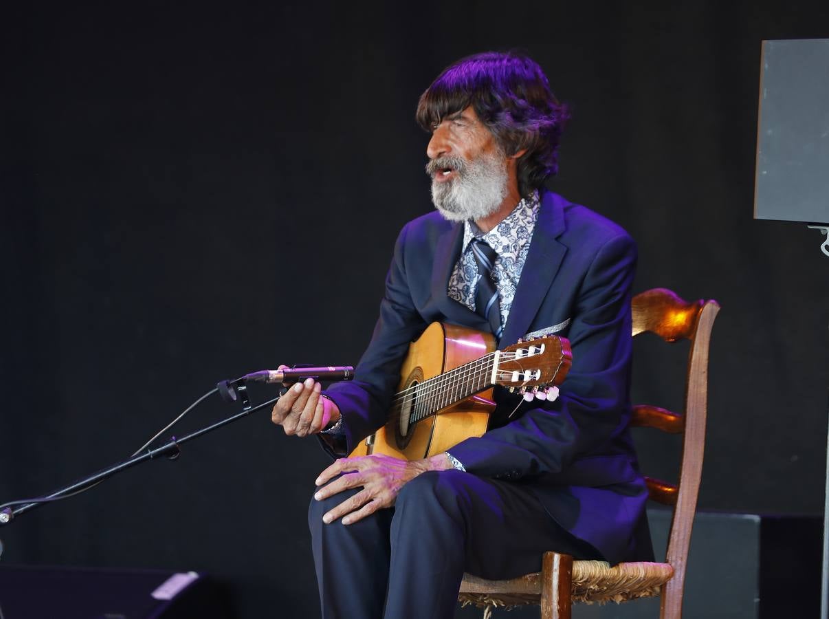 Emilio Fernández de los Santos, 'Caracafé', recibe es homenajeado en la Factoría Cultural del Polígono Sur.