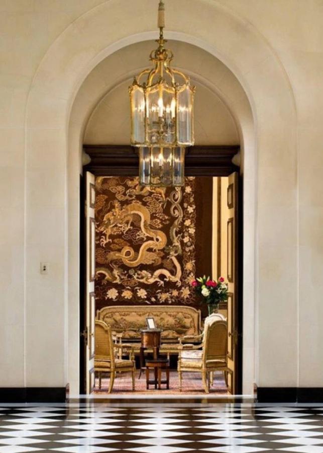 La mansión de 31 millones que ha venido Elon Musk. No falta tampoco un gimnasio y baños con jacuzzi, sauna y baño turco (aunque las imágenes no están disponibles). Sin duda el nuevo propietario gozará de todas las comodidades en un entorno cargado de lujos.