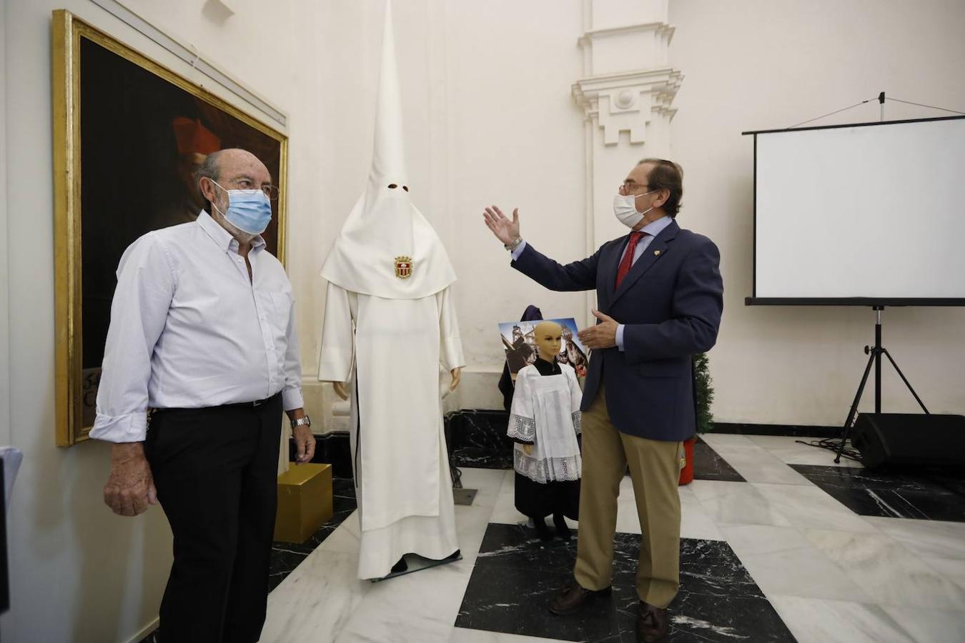 El hábito nazareno de la Quinta Angustia de Córdoba, en imágenes