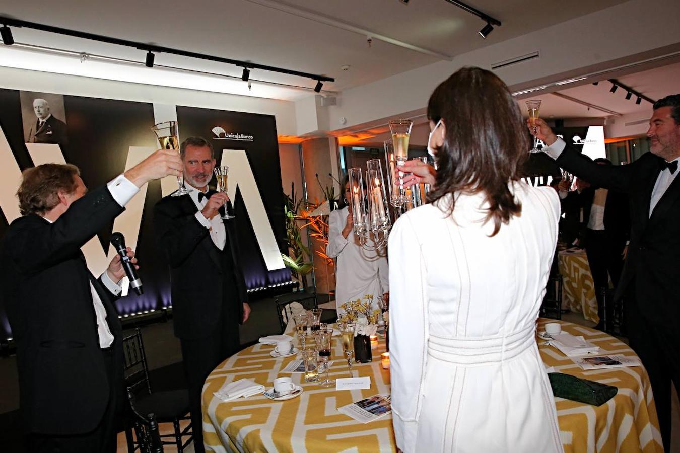 La cena de los Cavia terminó, como es tradicional en los centenarios premios de periodismo de ABC, con un brindis: «¡Por el Rey!». 