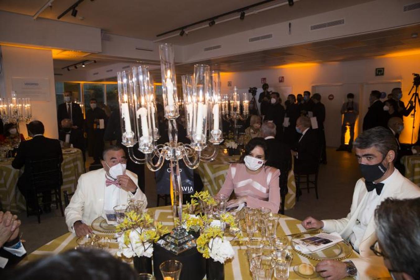 José Luis Garci, Isabel Díaz Ayuso y Luis Enríquez. 