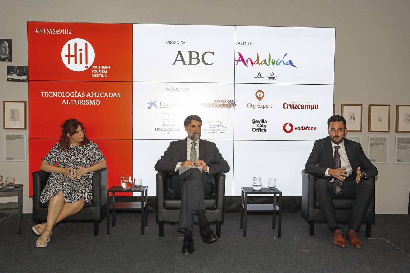 Teresa de Pablo, Javier Rubio y Miguel Ángel Fuentes durante la charla coloquio en el STM