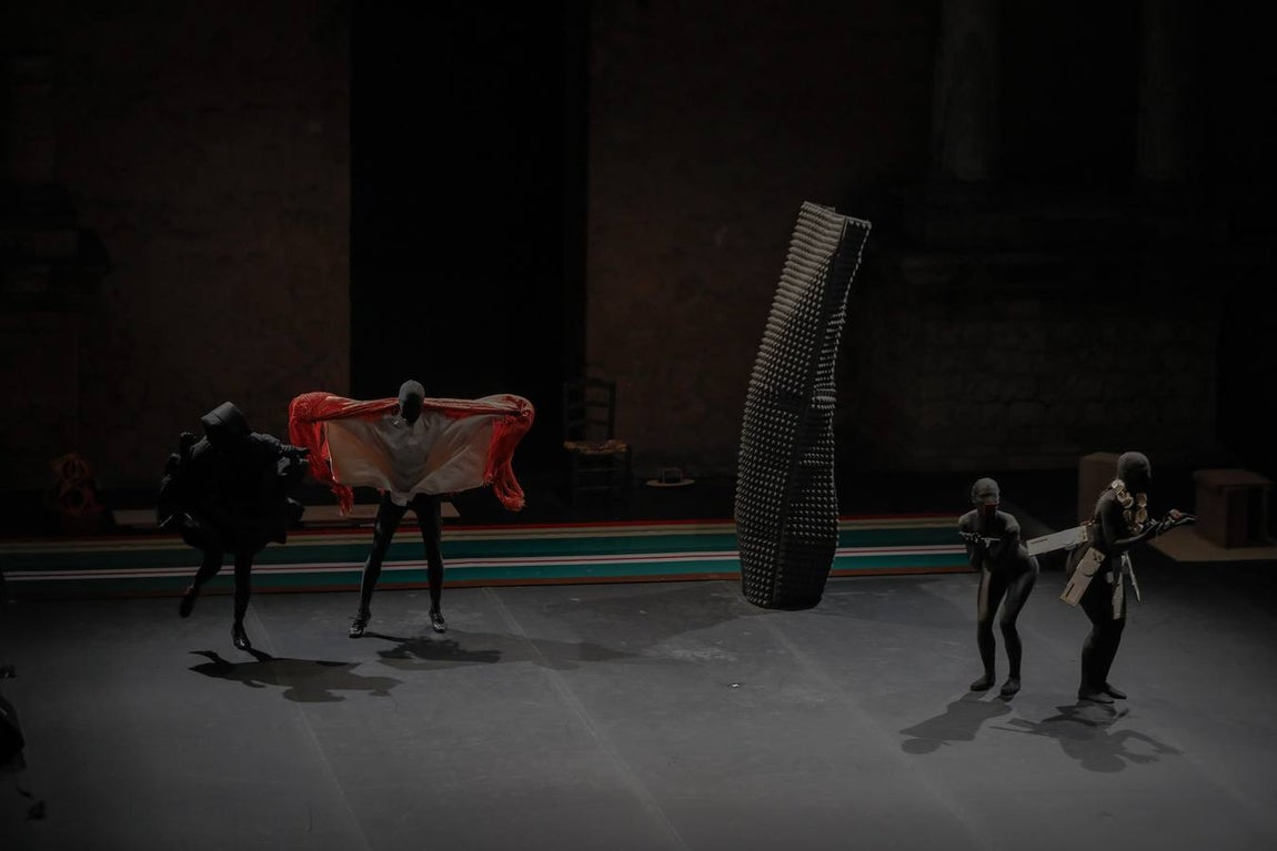 El Teatro Romano de Itálica acogió el espectáculo 'Éxtasis/Ravel', de Andrés Marín