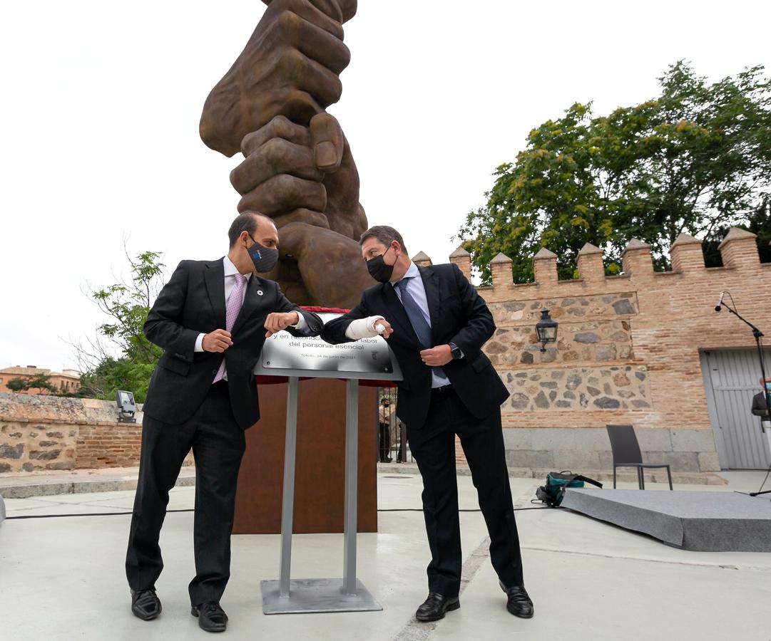 &#039;Puño sobre puño&#039;, una escultura para no olvidar la pandemia