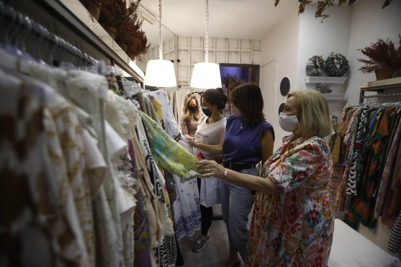 La noche de compras de San Juan en Córdoba, en imágenes