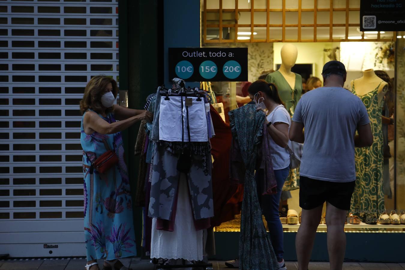 La noche de compras de San Juan en Córdoba, en imágenes